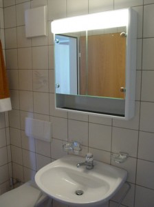 Lavabo mit Spiegelkasten