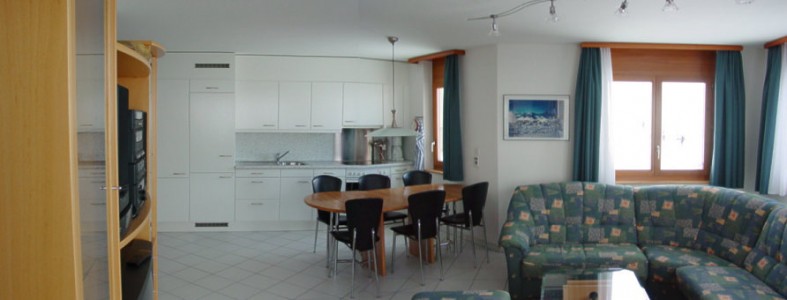 Küche und Wohnzimmer